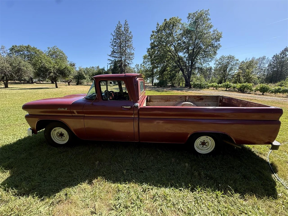 1961 Chevrolet Task Force - Image 5 of 31