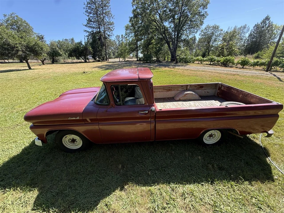 1961 Chevrolet Task Force - Image 8 of 31