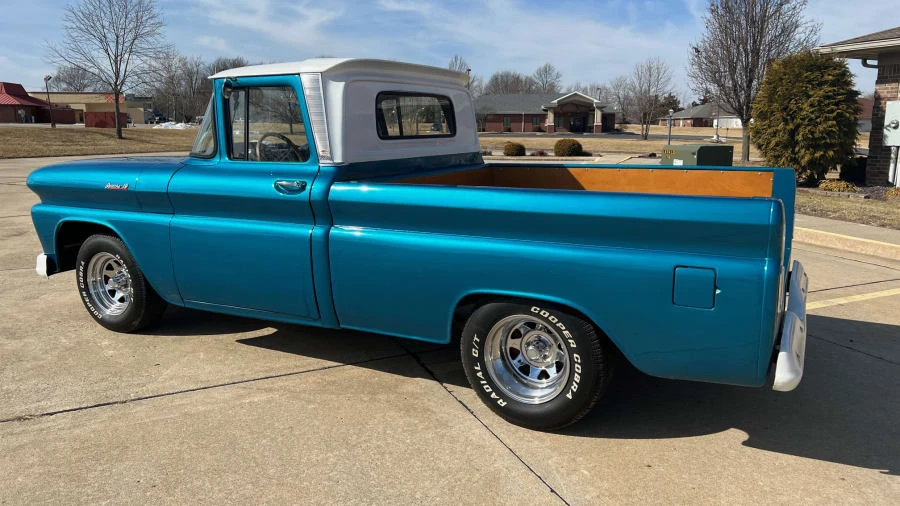 1961 Chevrolet Task Force - Image 2 of 20
