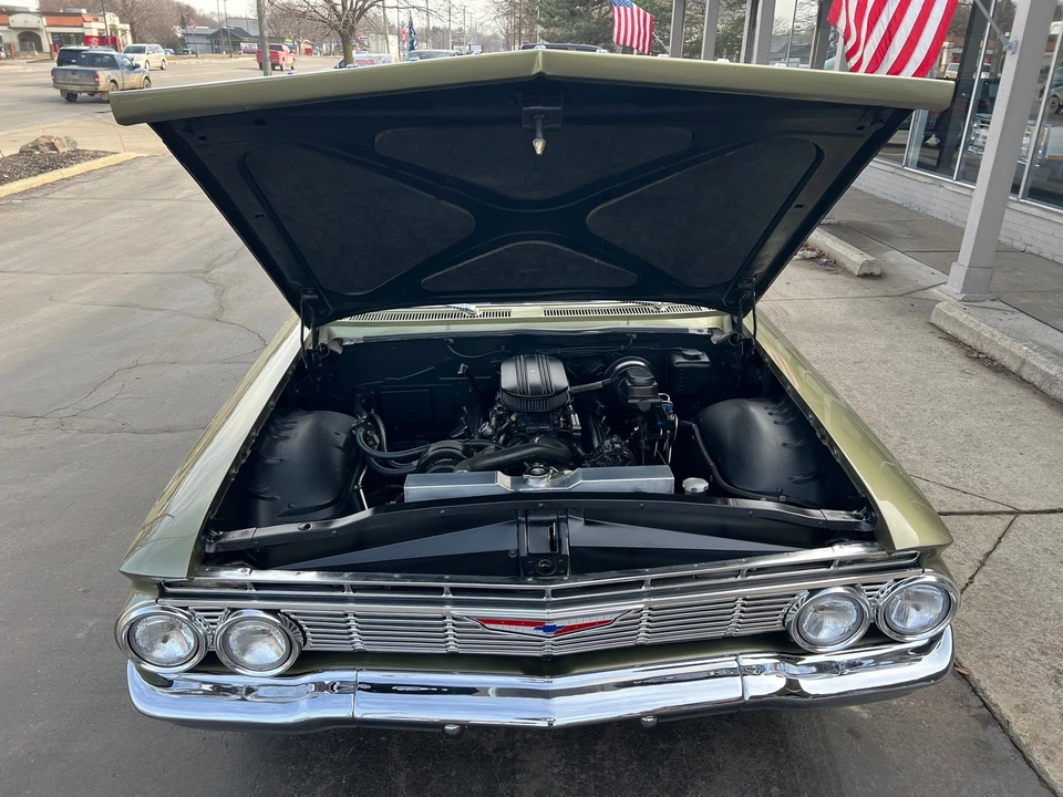 1961 Chevrolet Biscayne - Image 9 of 21