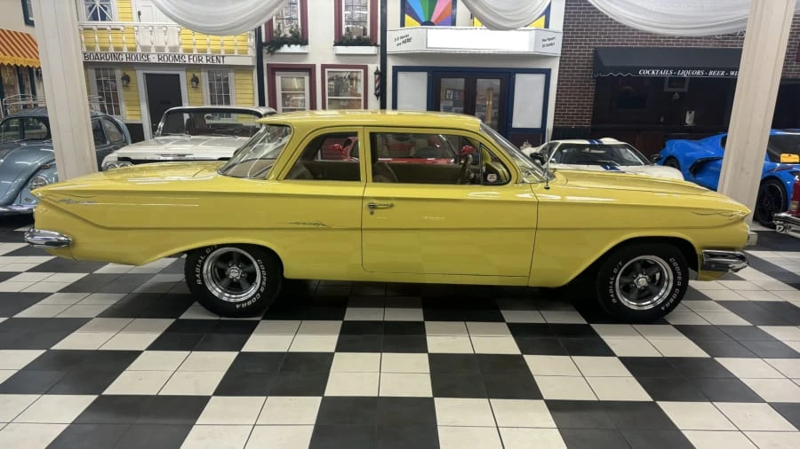 1961 Chevrolet Biscayne - Image 11 of 31