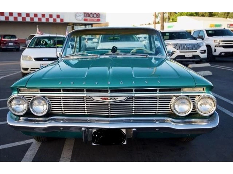 1961 Chevrolet Biscayne - Image 10 of 19