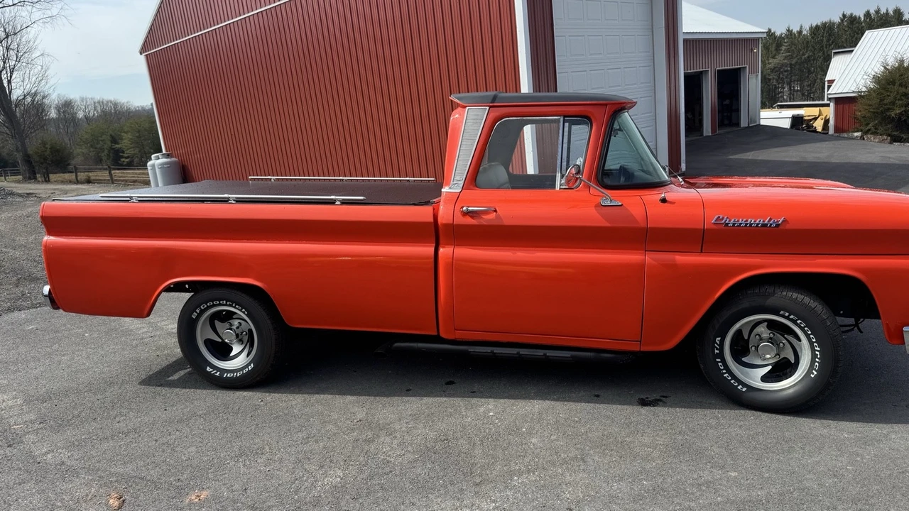 1961 Chevrolet Task Force - Image 7 of 18