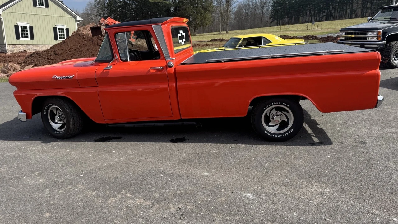 1961 Chevrolet Task Force - Image 3 of 18