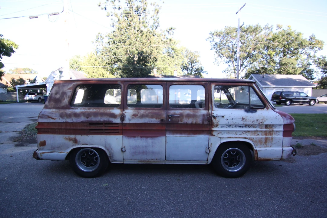 1961 Chevrolet Corvair Greenbrier & Corvan - Image 14 of 31