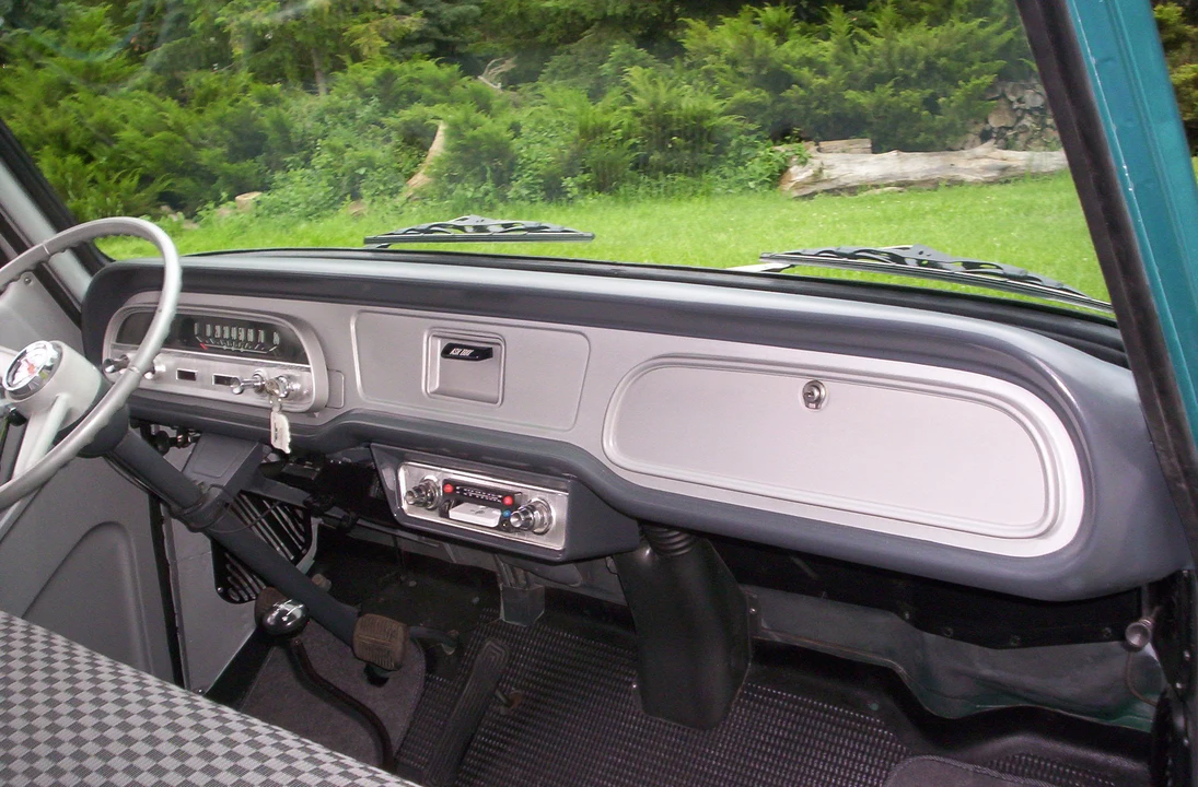 1961 Chevrolet Corvair Greenbrier & Corvan - Image 17 of 31
