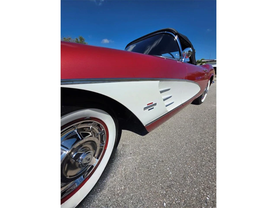 1961 Chevrolet Corvette C1 - Image 13 of 31