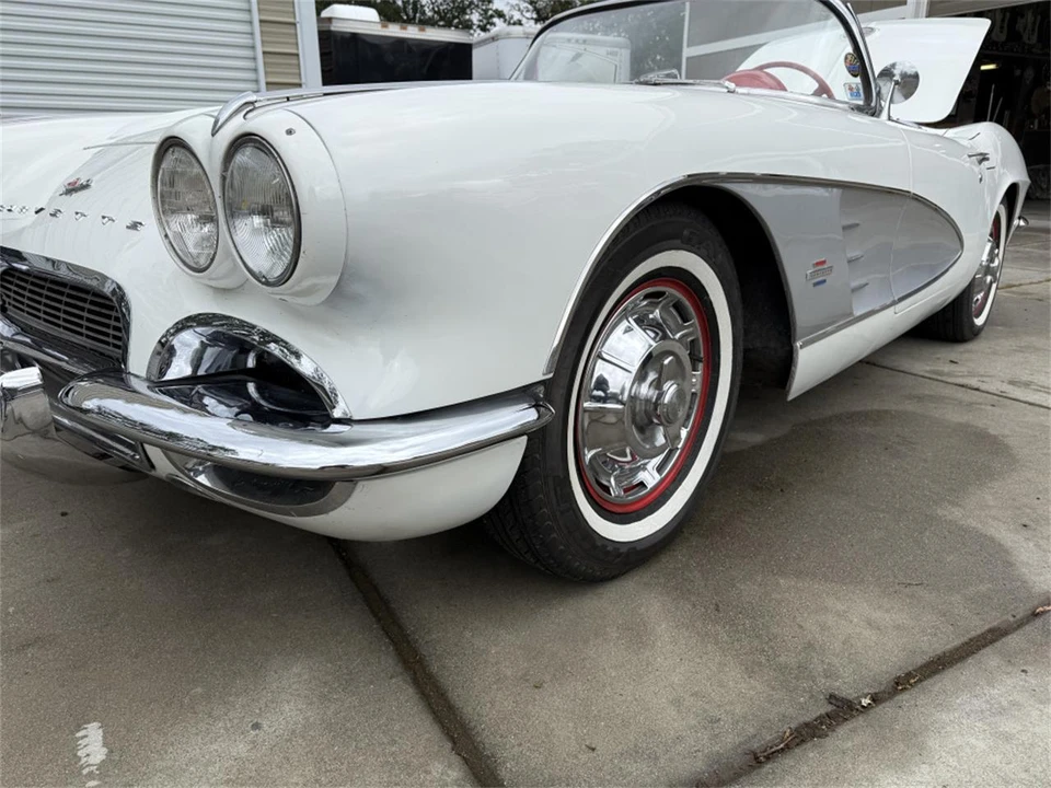 1961 Chevrolet Corvette C1 - Image 2 of 16