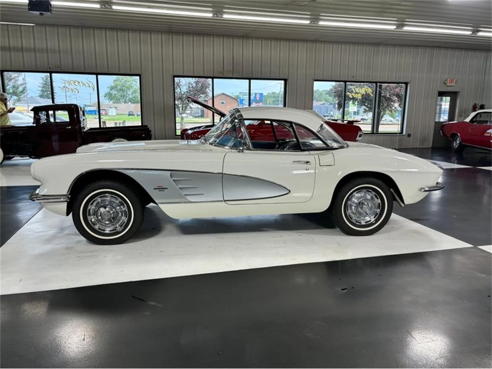 1961 Chevrolet Corvette C1 - Image 16 of 31