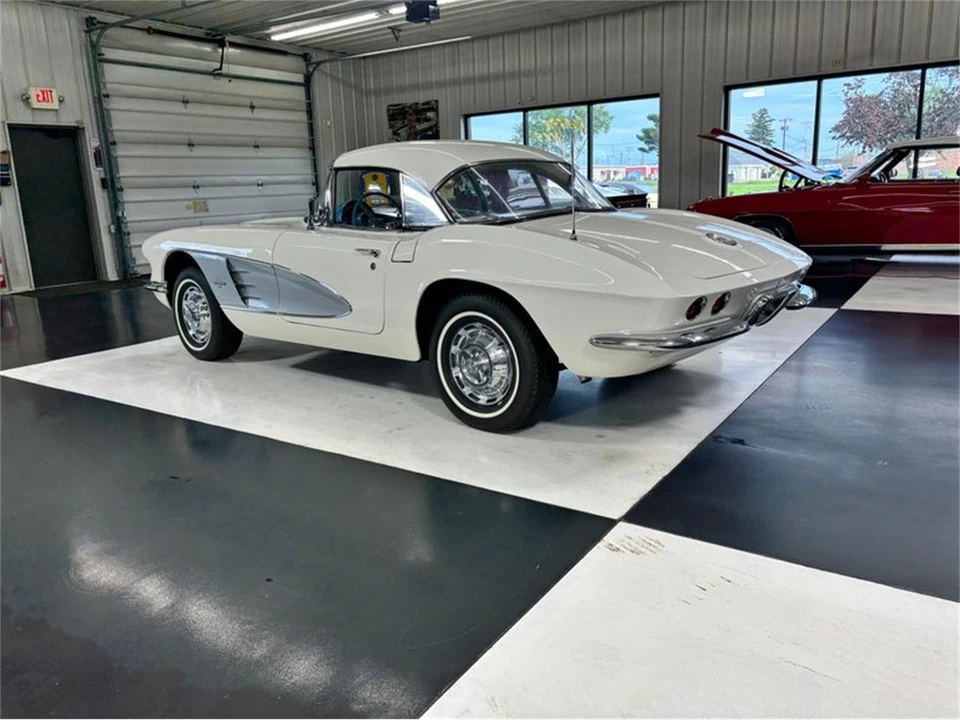 1961 Chevrolet Corvette C1 - Image 14 of 31