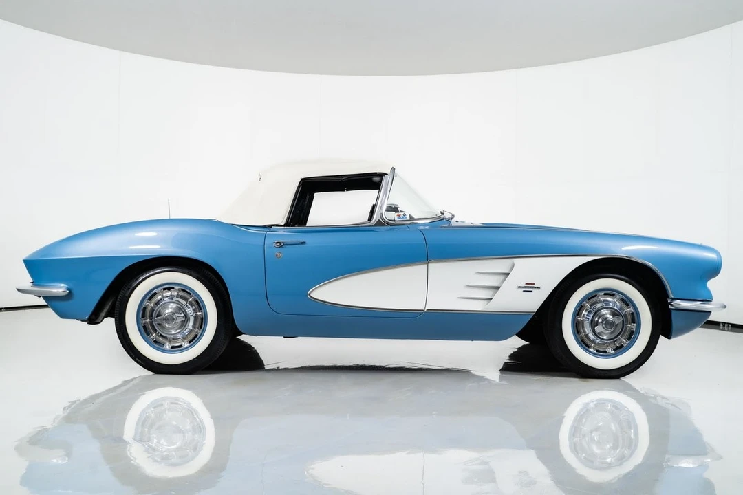 1961 Chevrolet Corvette C1 - Image 14 of 31