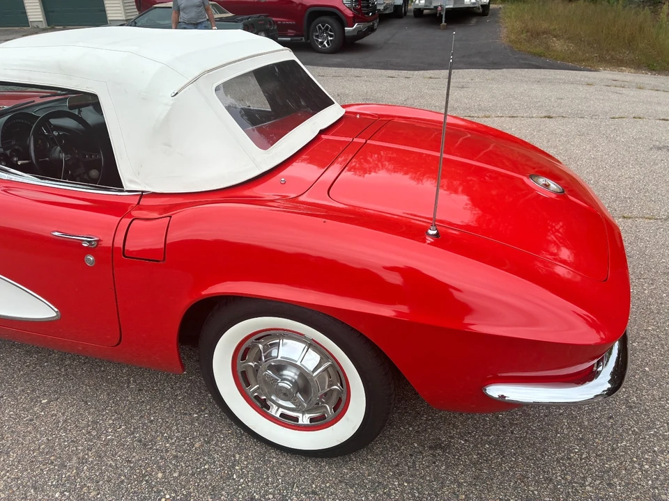 1961 Chevrolet Corvette C1 - Image 14 of 31