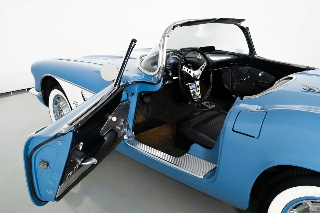 1961 Chevrolet Corvette - Image 19 of 31