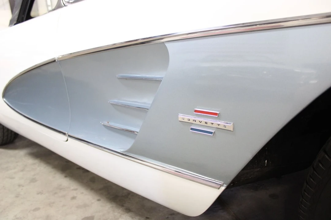 1961 Chevrolet Corvette C1 - Image 16 of 21