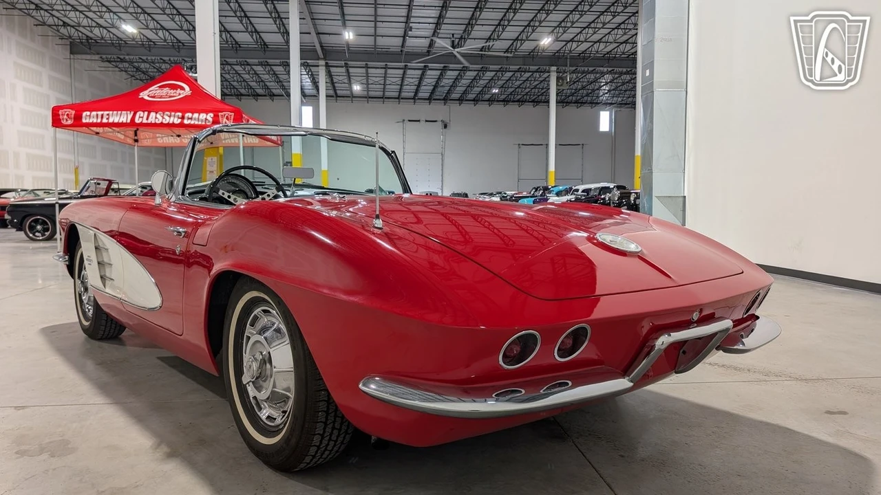 1961 Chevrolet Corvette C1 - Image 10 of 12