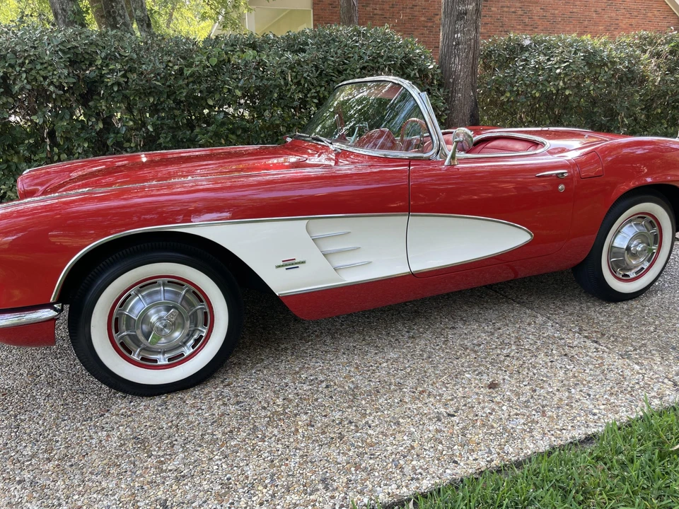 1961 Chevrolet Corvette C1 - Image 15 of 31