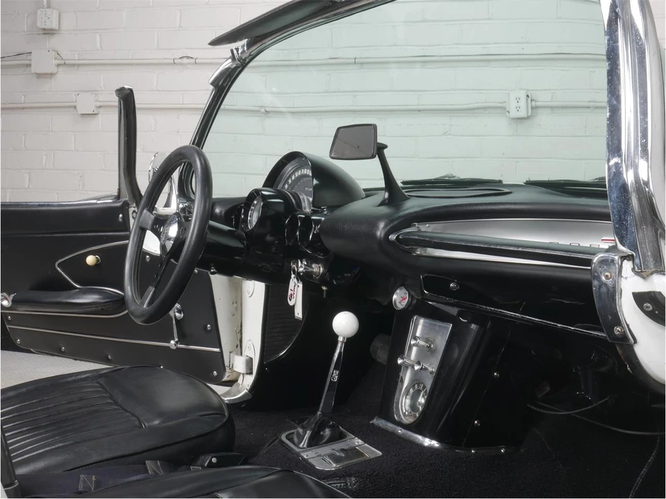 1961 Chevrolet Corvette C1 - Image 16 of 31