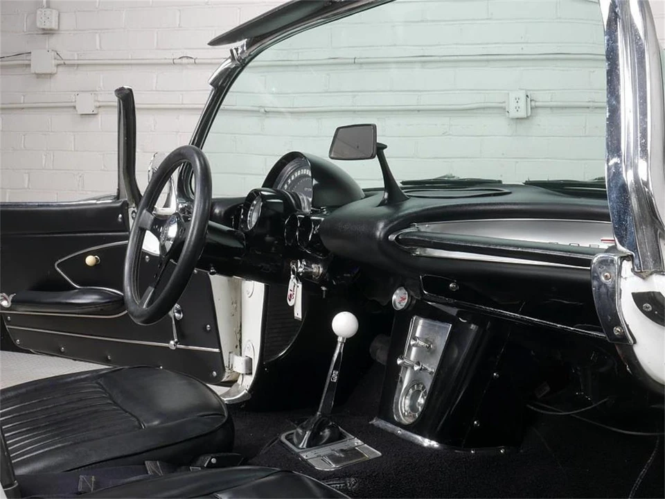 1961 Chevrolet Corvette C1 - Image 16 of 31