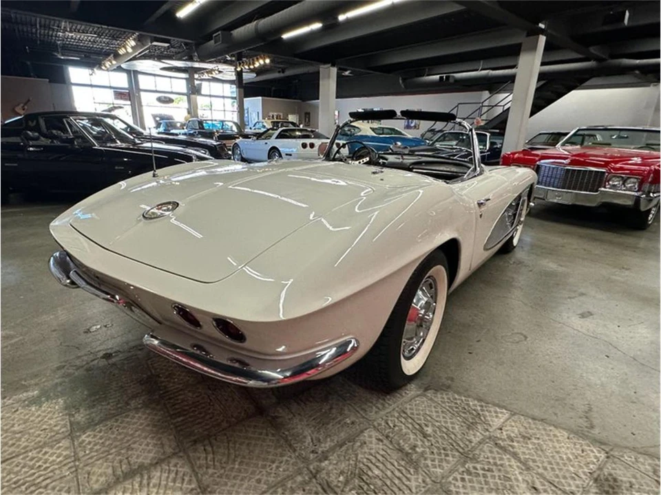 1961 Chevrolet Corvette C1 - Image 18 of 31