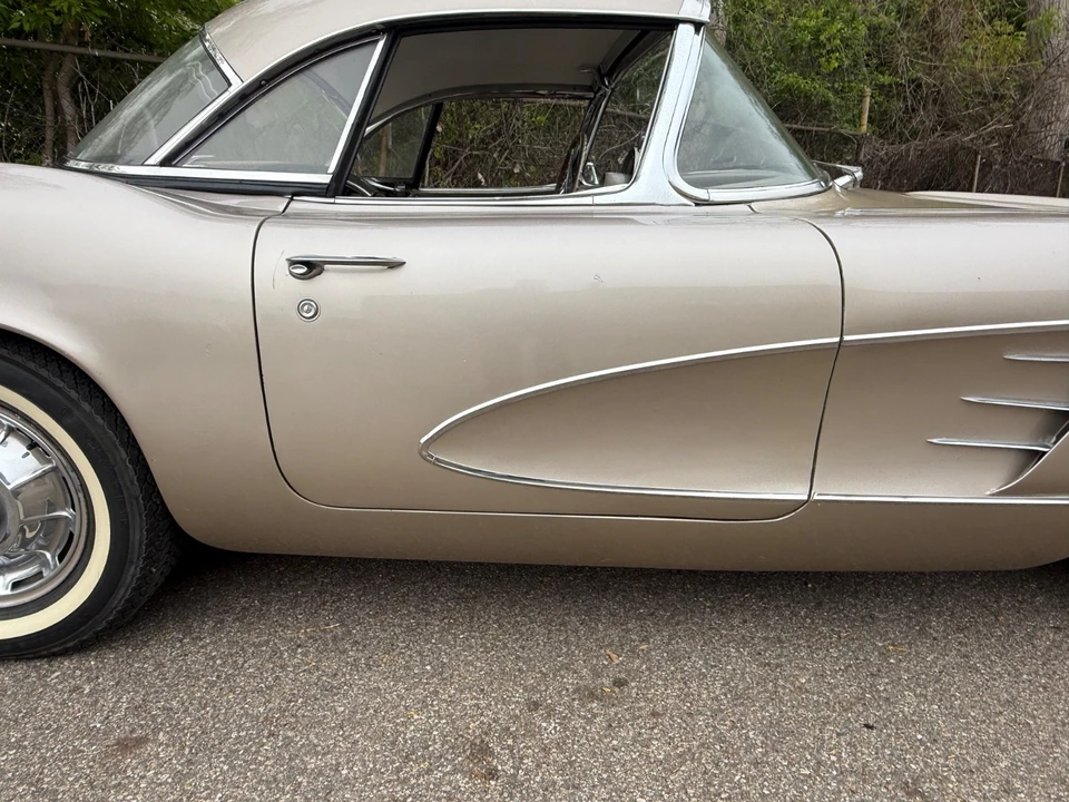 1961 Chevrolet Corvette C1 - Image 6 of 29
