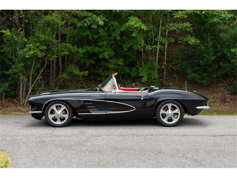 1961 Chevrolet Corvette C1 - Image 2 of 31