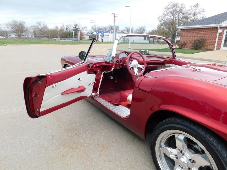 1961 Chevrolet Corvette C1 - Image 16 of 21