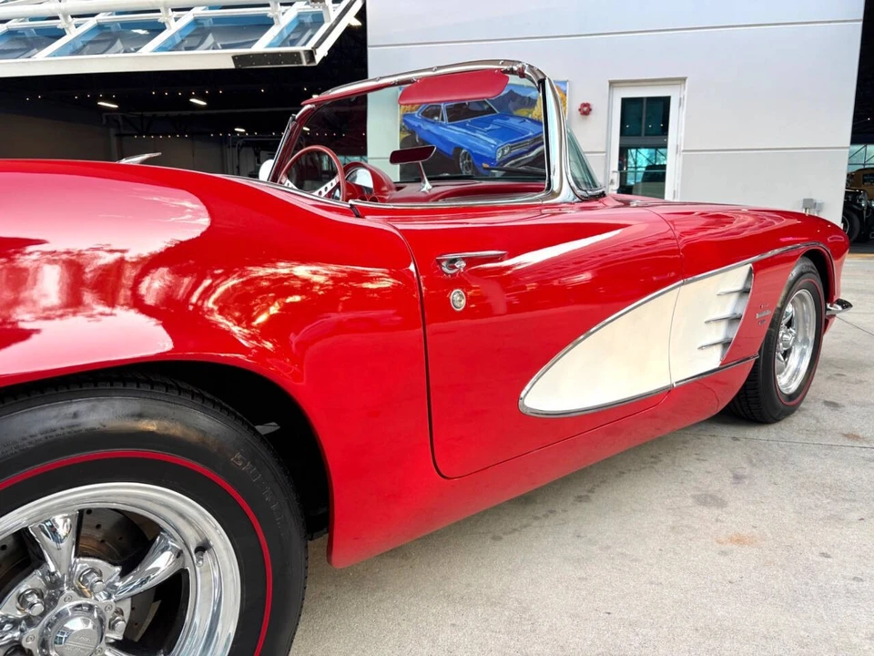 1961 Chevrolet Corvette C1 - Image 17 of 31