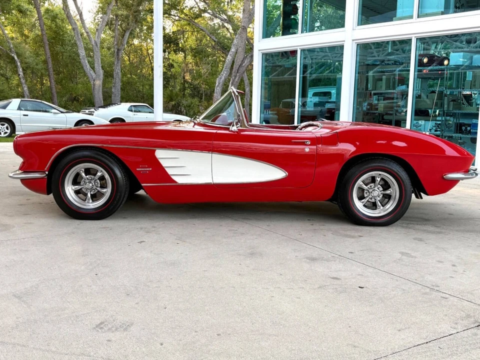 1961 Chevrolet Corvette C1 - Image 10 of 31