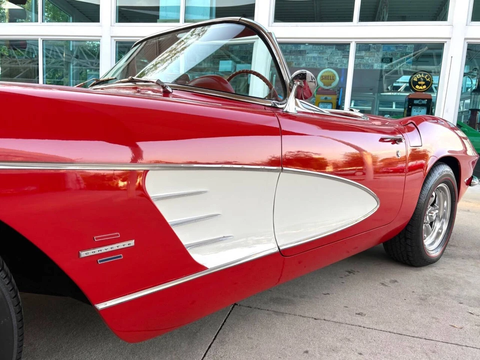 1961 Chevrolet Corvette C1 - Image 13 of 31