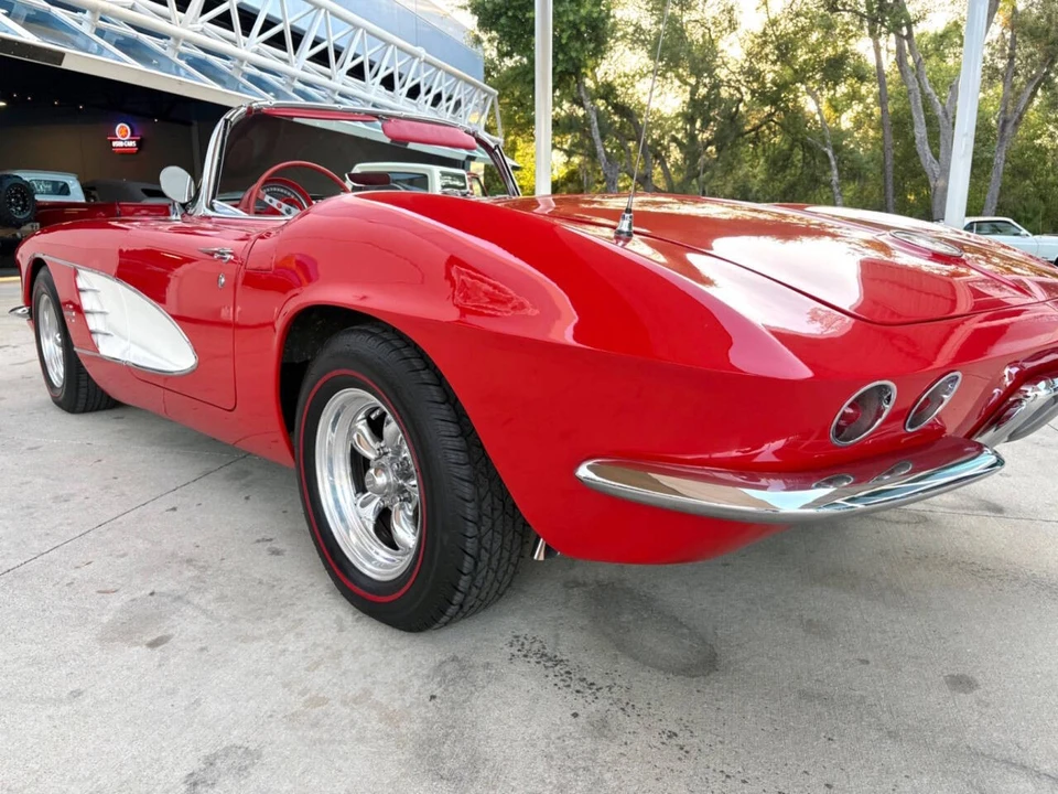 1961 Chevrolet Corvette C1 - Image 15 of 31
