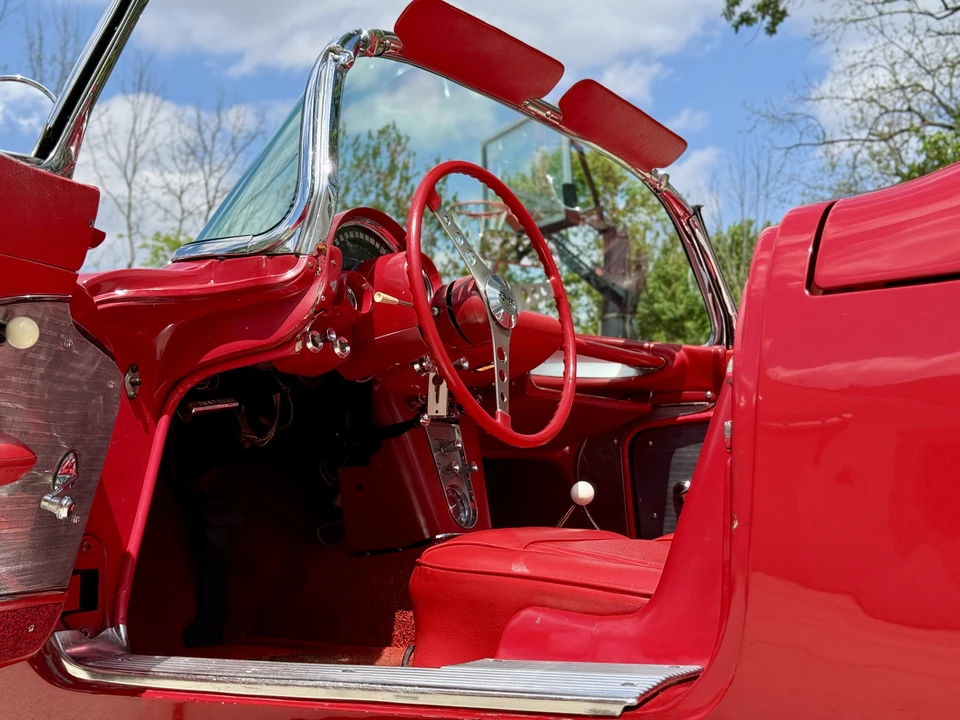 1961 Chevrolet Corvette C1 - Image 16 of 31