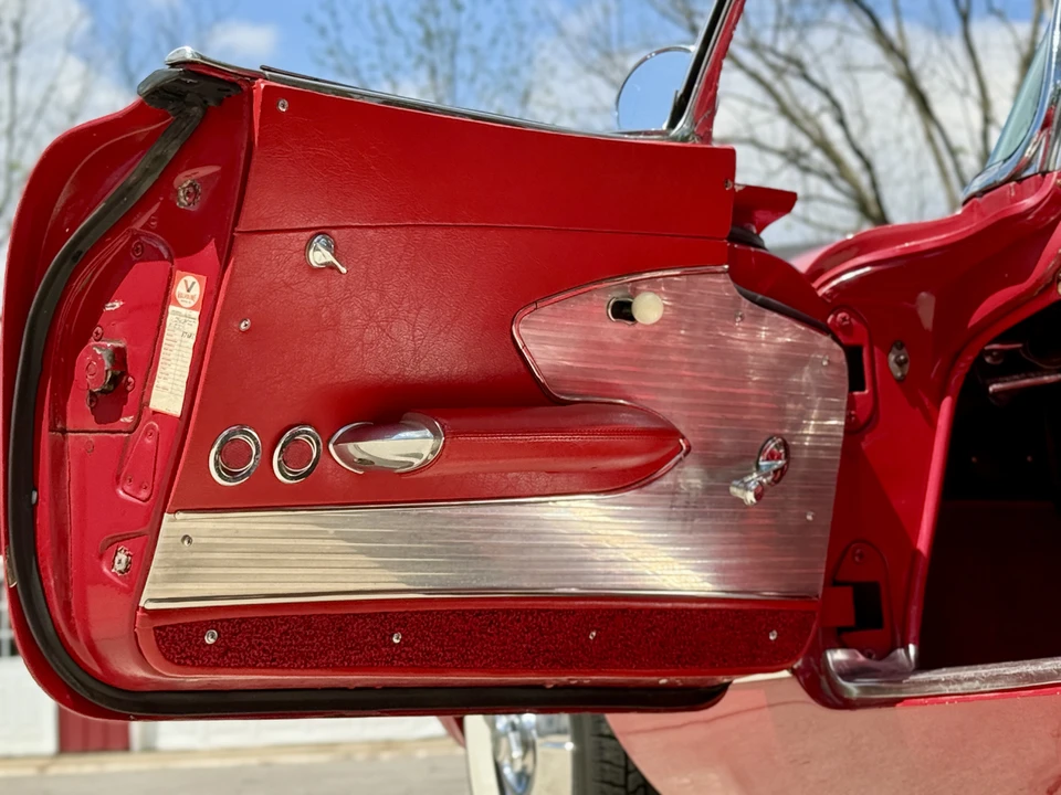 1961 Chevrolet Corvette C1 - Image 30 of 31
