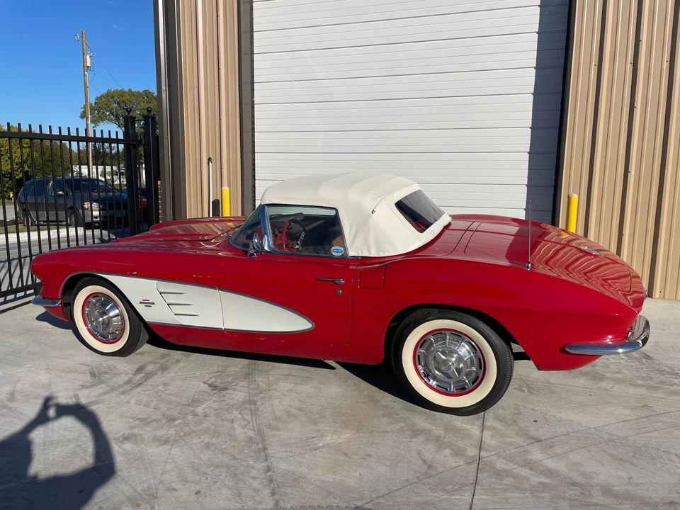 1961 Chevrolet Corvette C1 - Image 12 of 31