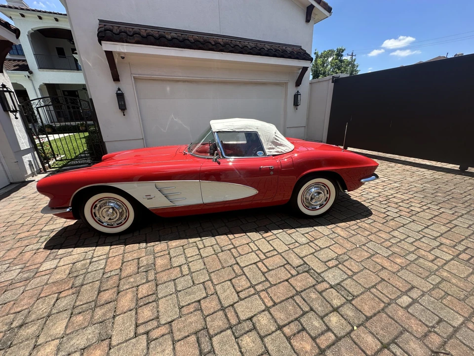 1961 Chevrolet Corvette C1 - Image 11 of 31