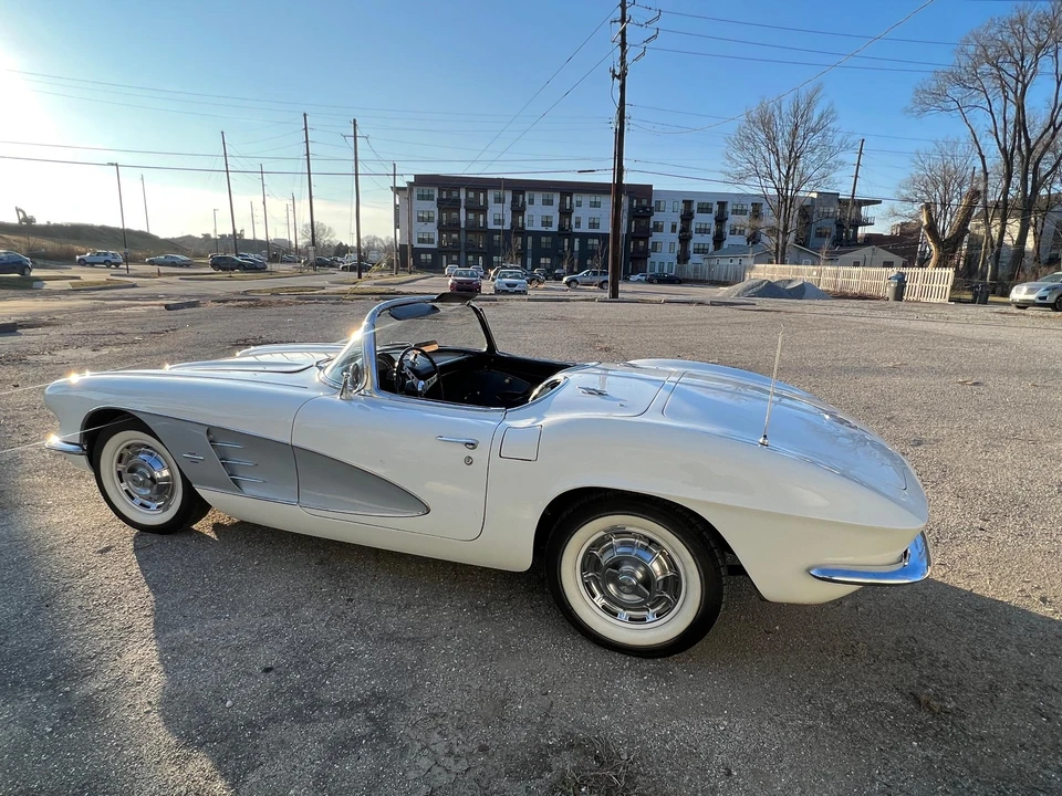 1961 Chevrolet Corvette C1 - Image 17 of 31