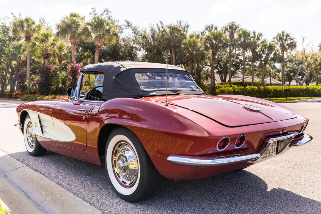1961 Chevrolet Corvette C1 - Image 16 of 31