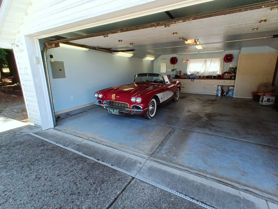 1961 Chevrolet Corvette C1 - Image 3 of 31