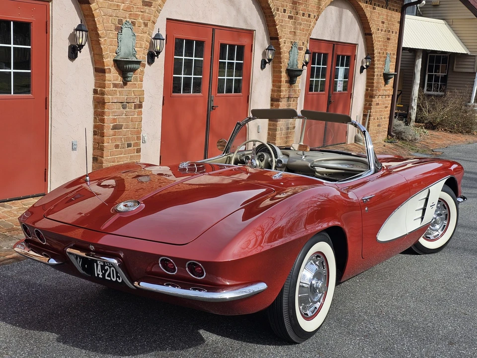 1961 Chevrolet Corvette C1 - Image 17 of 31