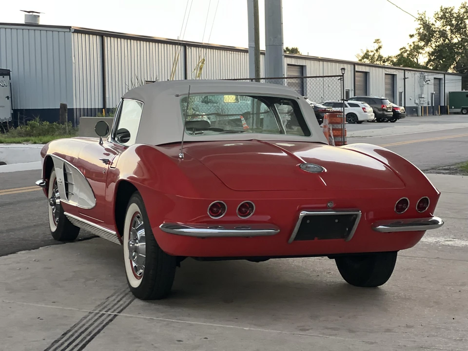 1961 Chevrolet Corvette C1 - Image 15 of 31