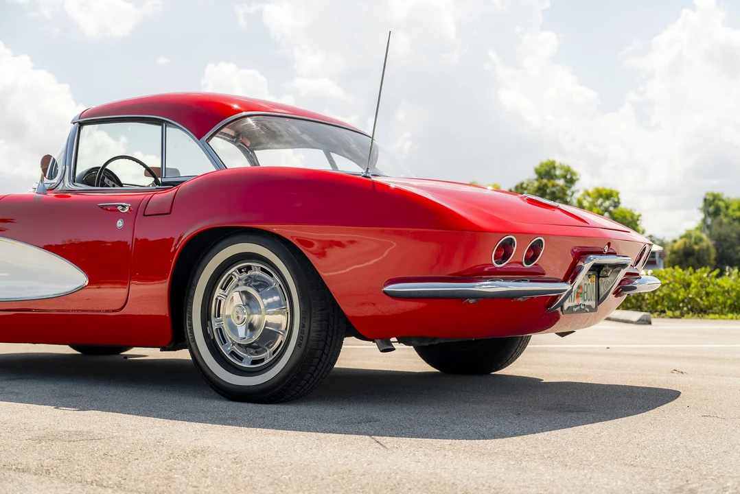 1961 Chevrolet Corvette C1 - Image 15 of 31