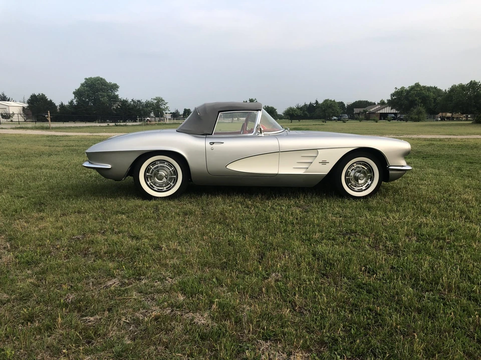 1961 Chevrolet Corvette C1 - Image 15 of 31