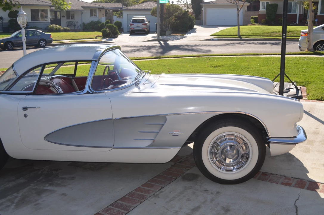 1961 Chevrolet Corvette C1 - Image 14 of 31
