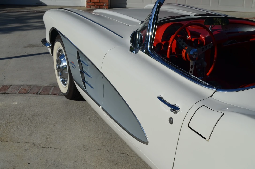 1961 Chevrolet Corvette C1 - Image 13 of 31