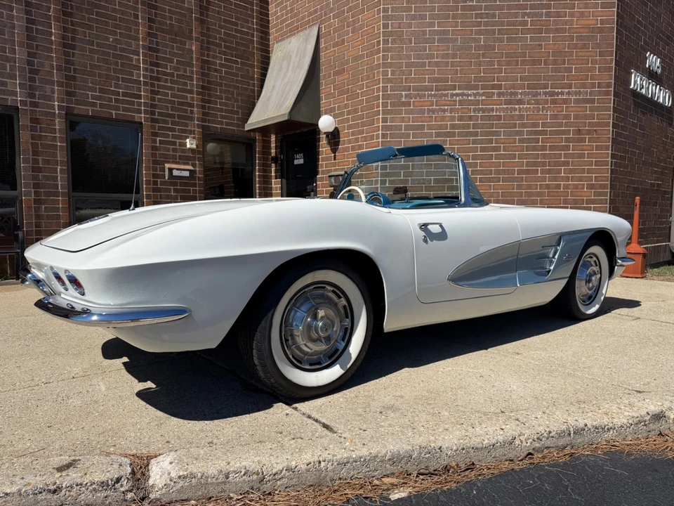 1961 Chevrolet Corvette C1 - Image 15 of 21