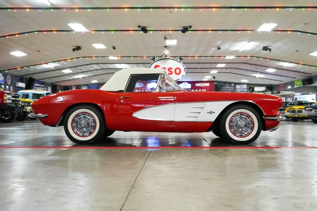 1961 Chevrolet Corvette C1 - Image 16 of 31