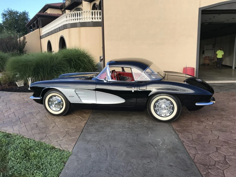 1961 Chevrolet Corvette C1 - Image 2 of 9