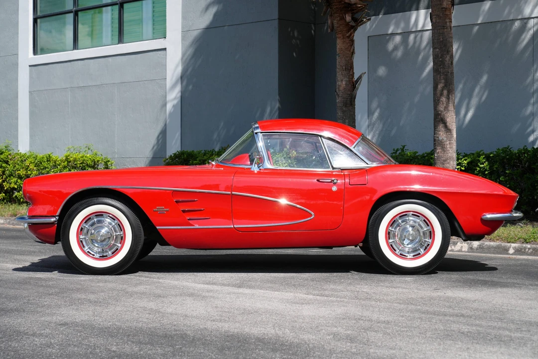 1961 Chevrolet Corvette C1 - Image 16 of 31