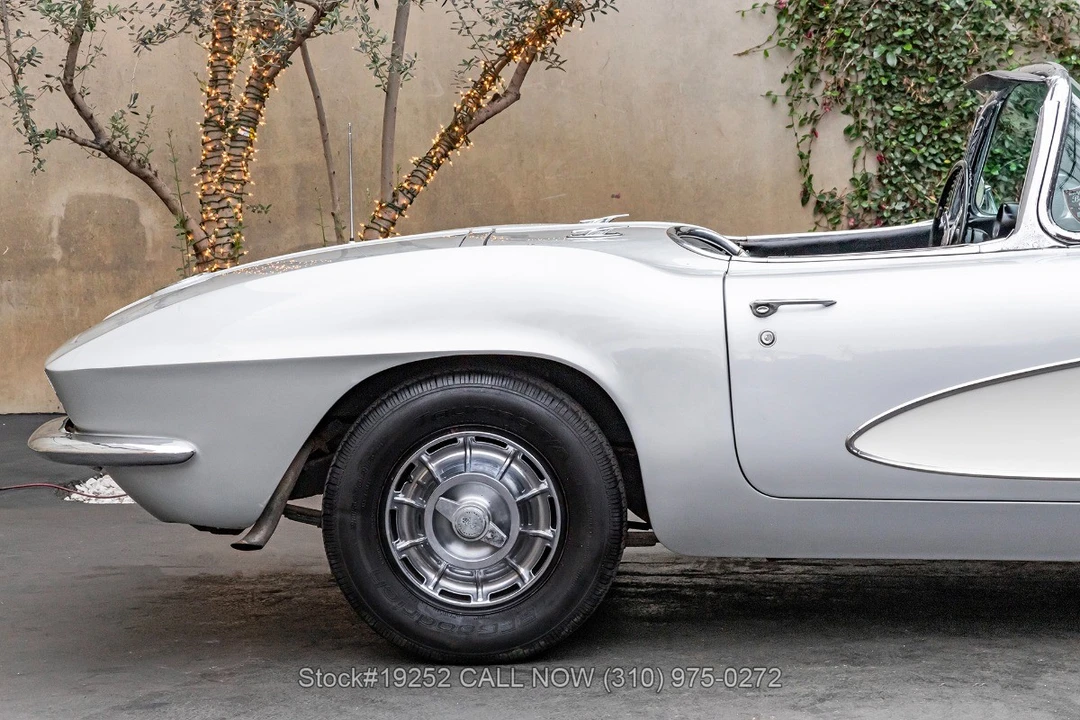 1961 Chevrolet Corvette C1 - Image 24 of 31