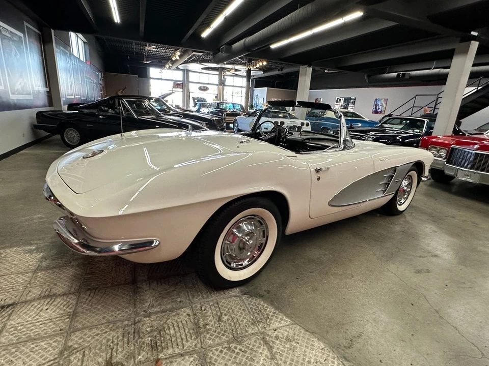 1961 Chevrolet Corvette C1 - Image 16 of 31