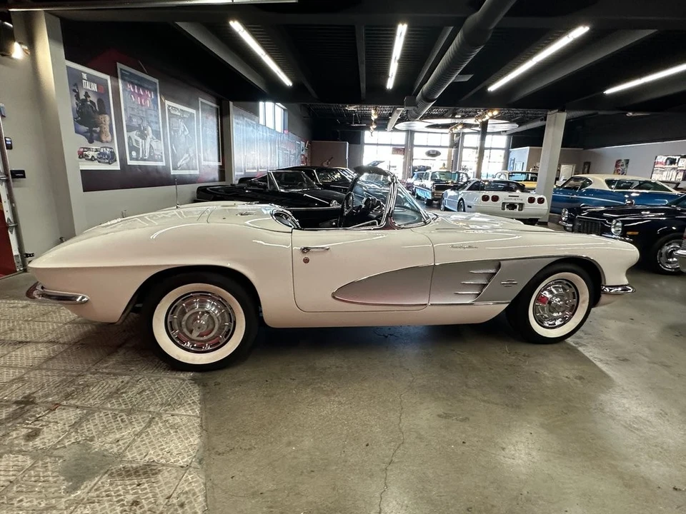 1961 Chevrolet Corvette C1 - Image 13 of 31